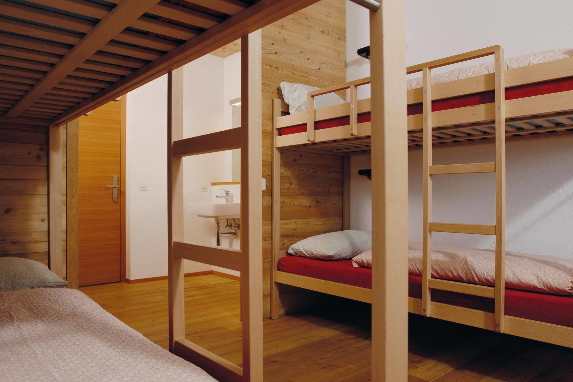 Scuol Youth Hostel Dış mekan fotoğraf